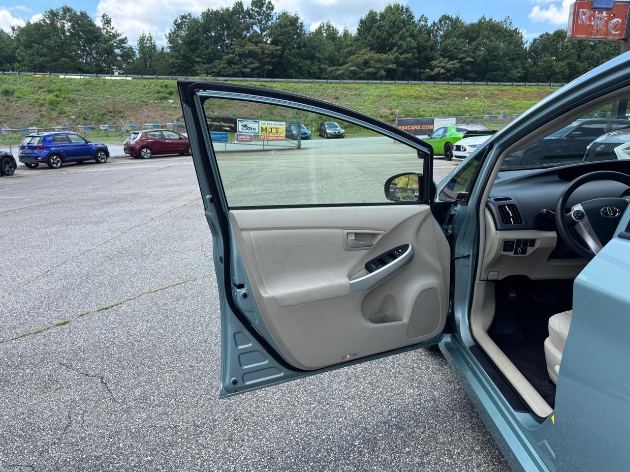 Toyota Prius Two 2015