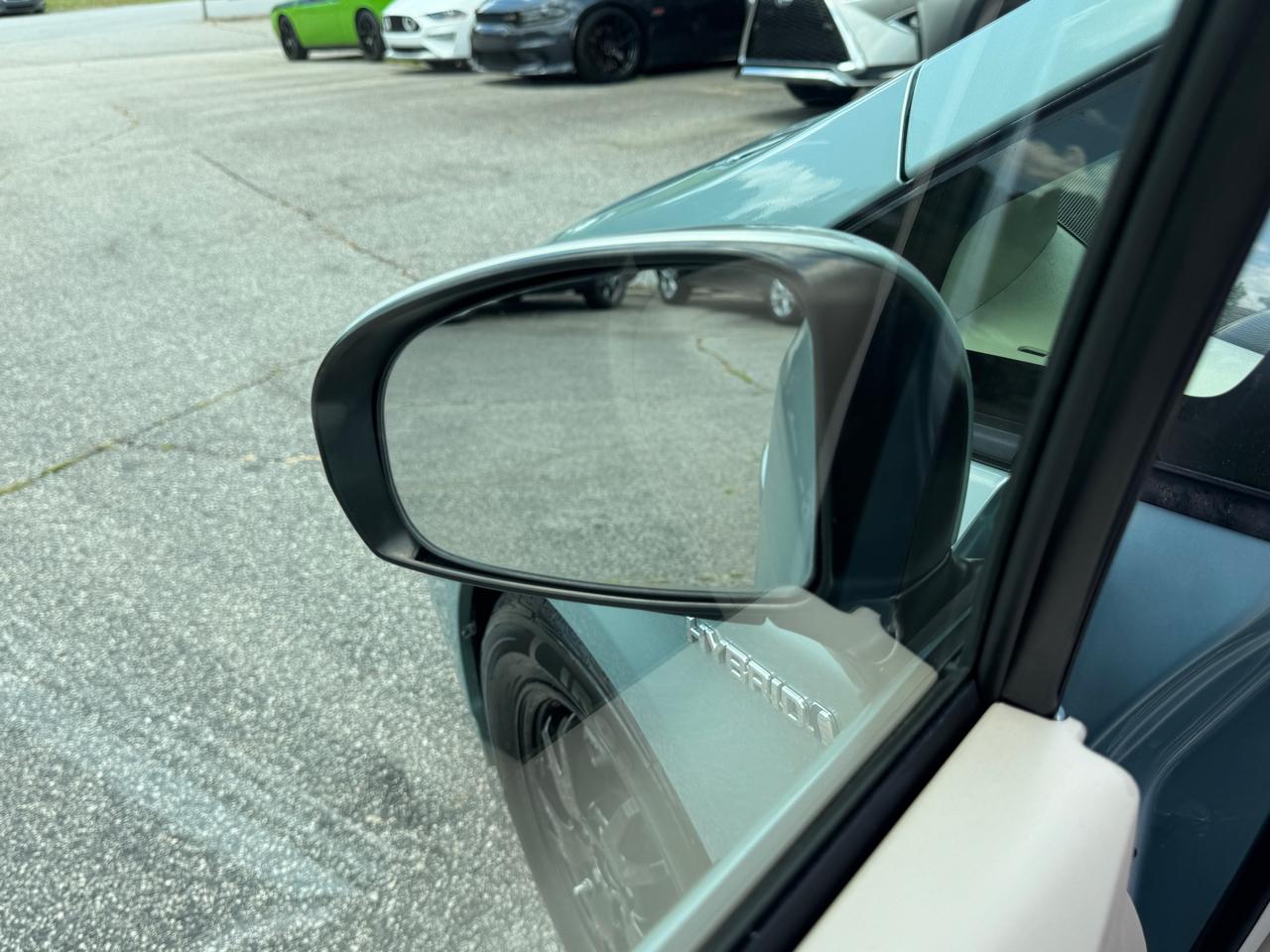 Toyota Prius Two 2015