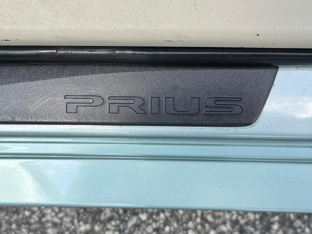 Toyota Prius Two 2015