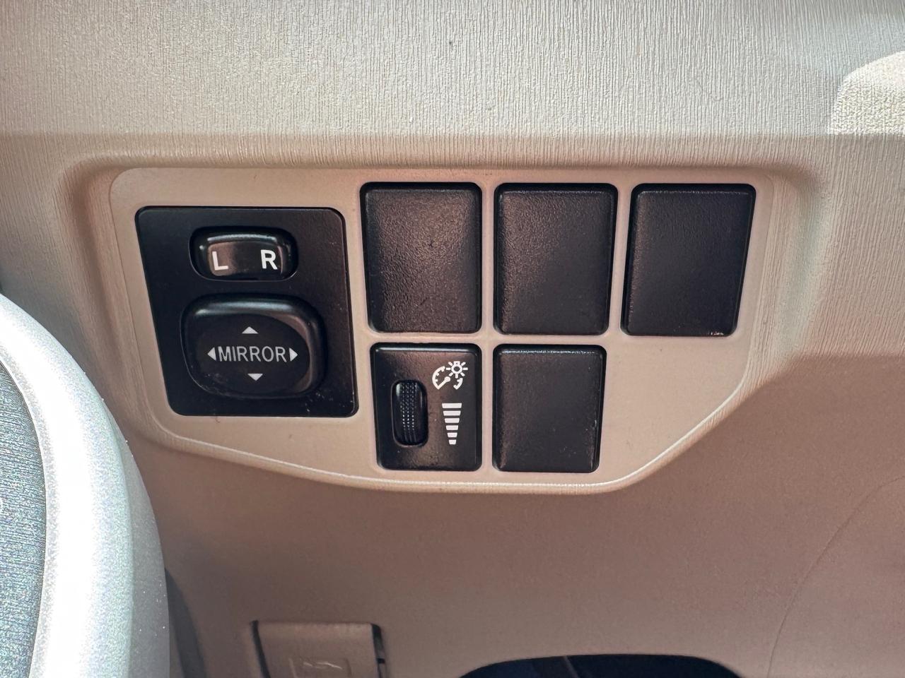 Toyota Prius Two 2015