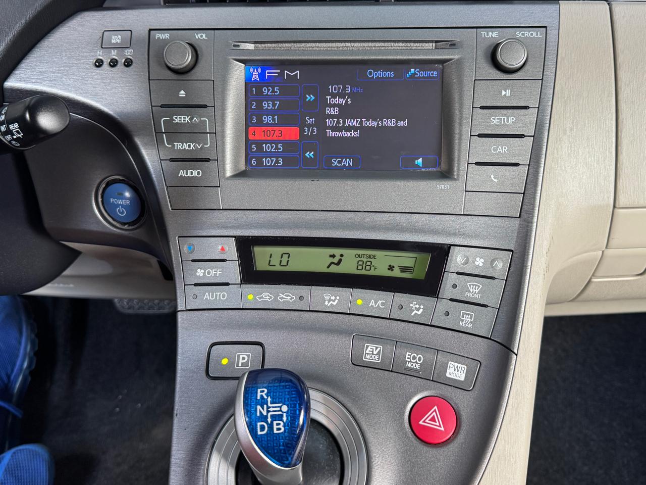 Toyota Prius Two 2015