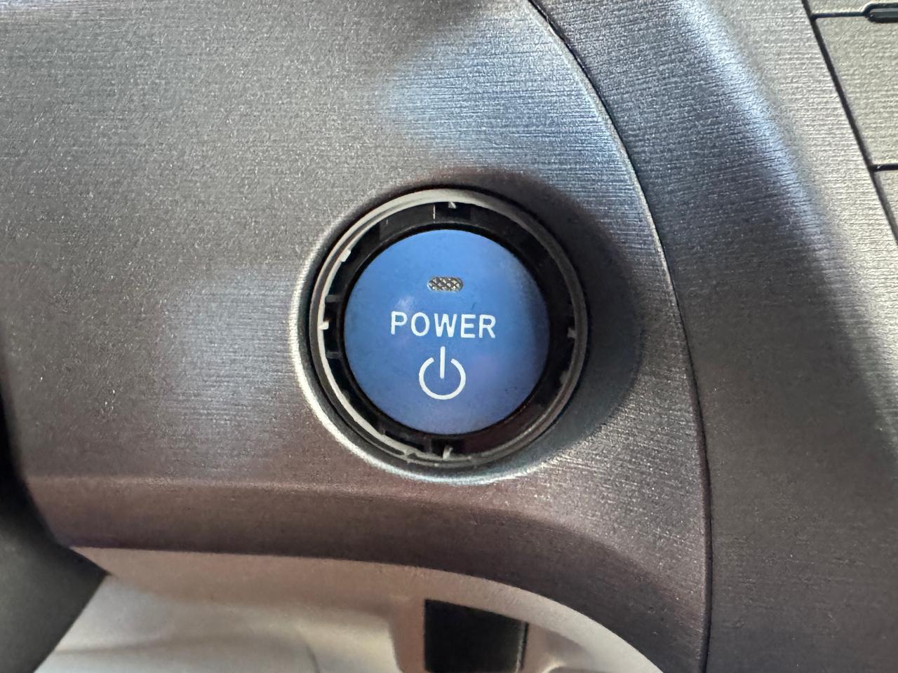 Toyota Prius Two 2015