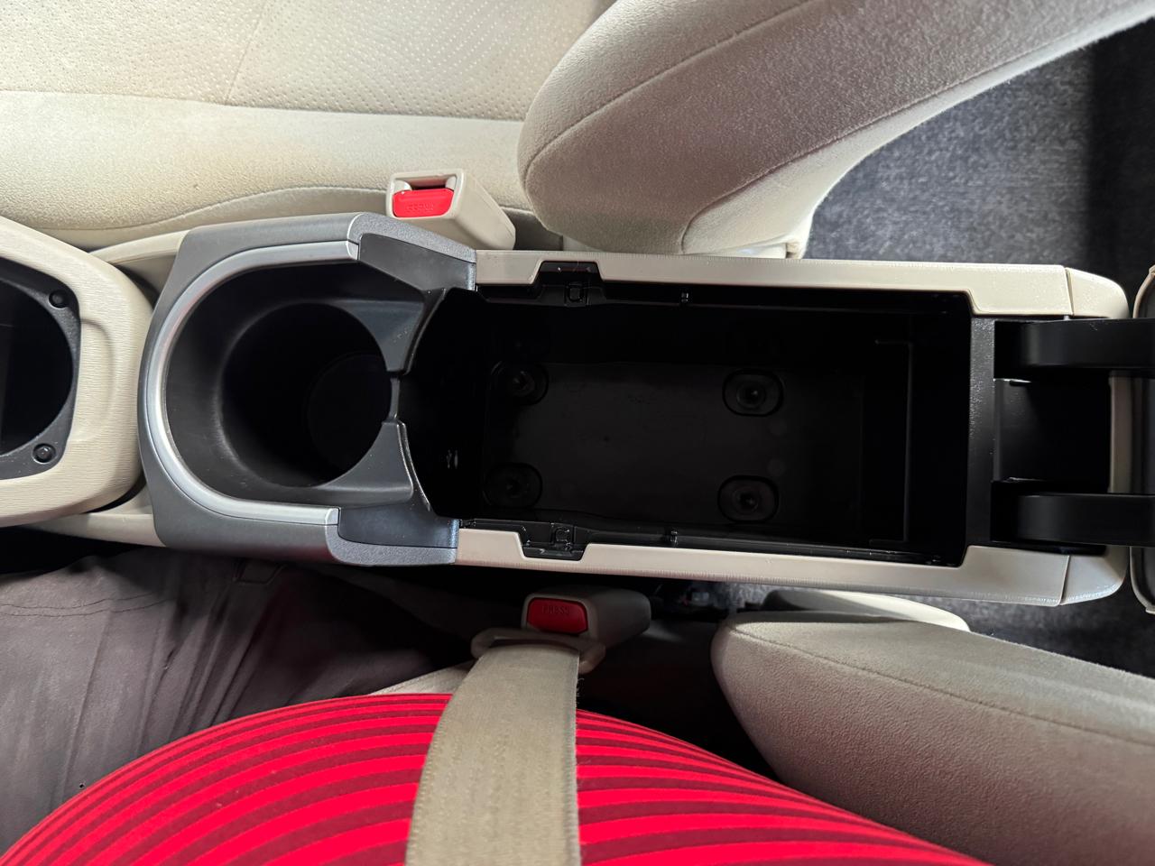 Toyota Prius Two 2015