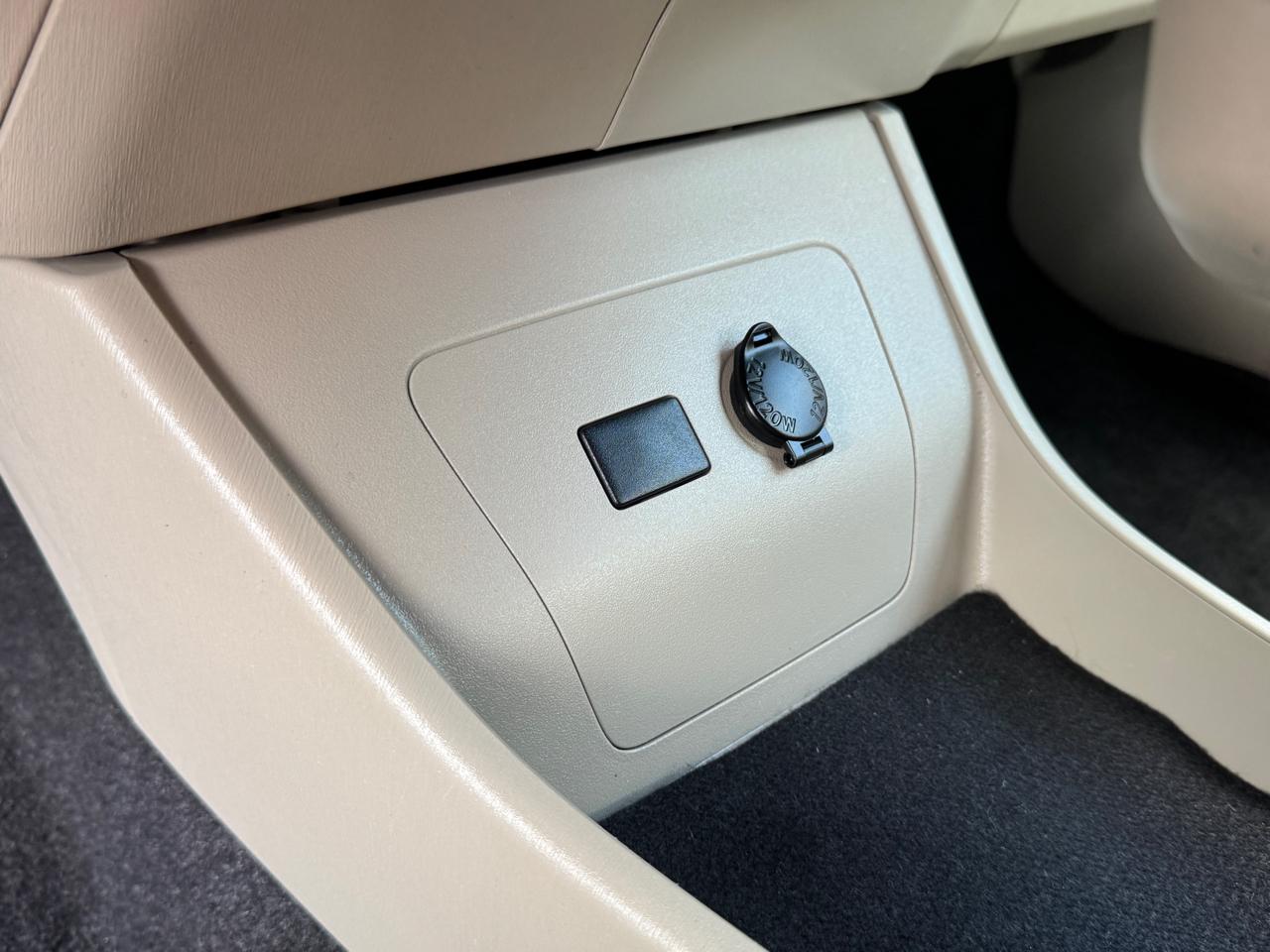 Toyota Prius Two 2015