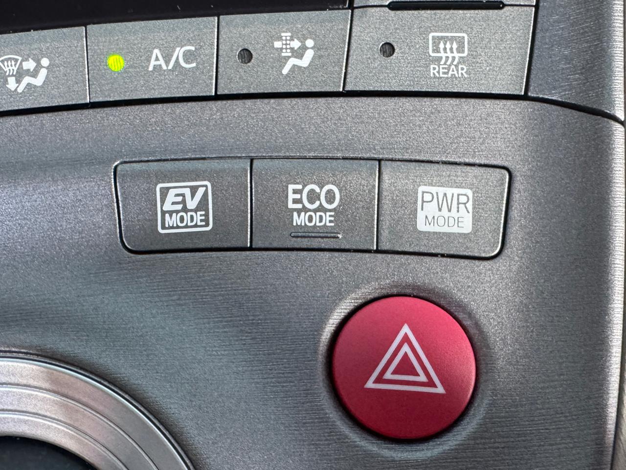 Toyota Prius Two 2015