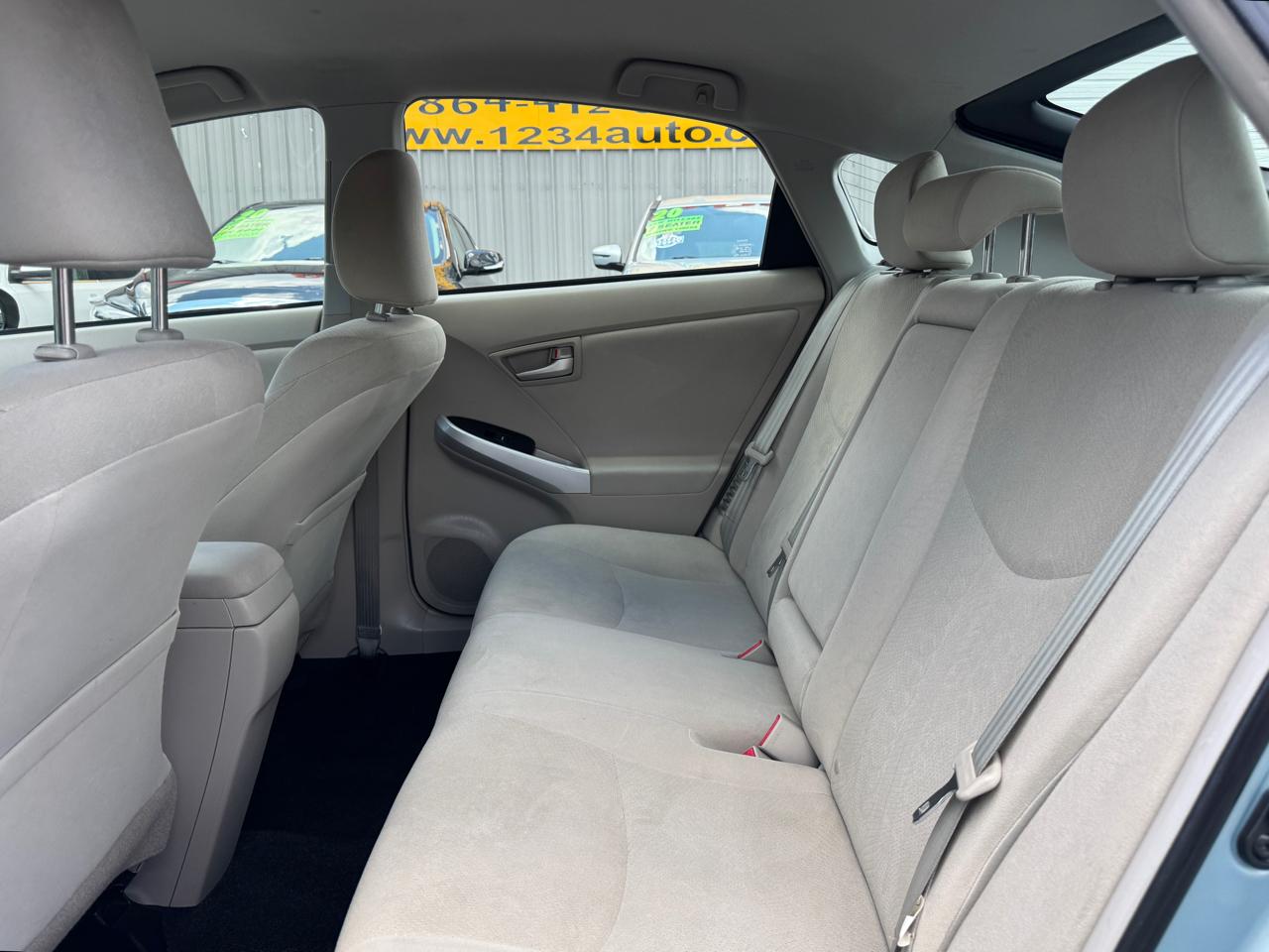 Toyota Prius Two 2015