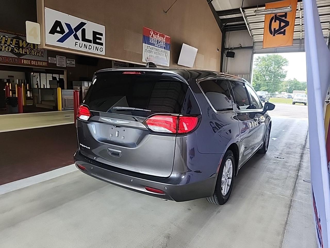 Chrysler Pacifica LX 2019