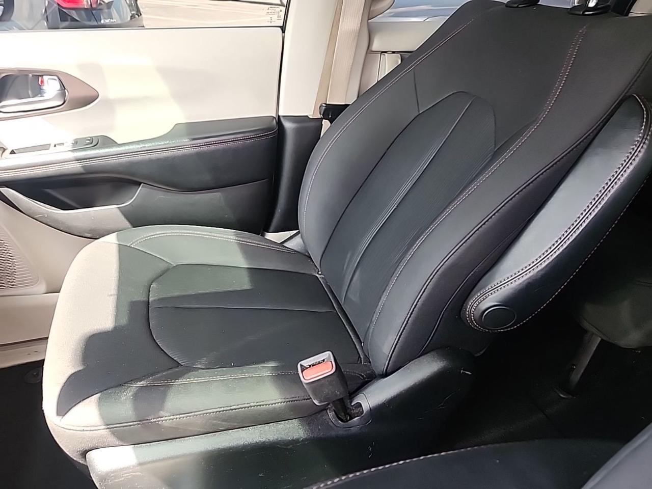 Chrysler Pacifica LX 2019