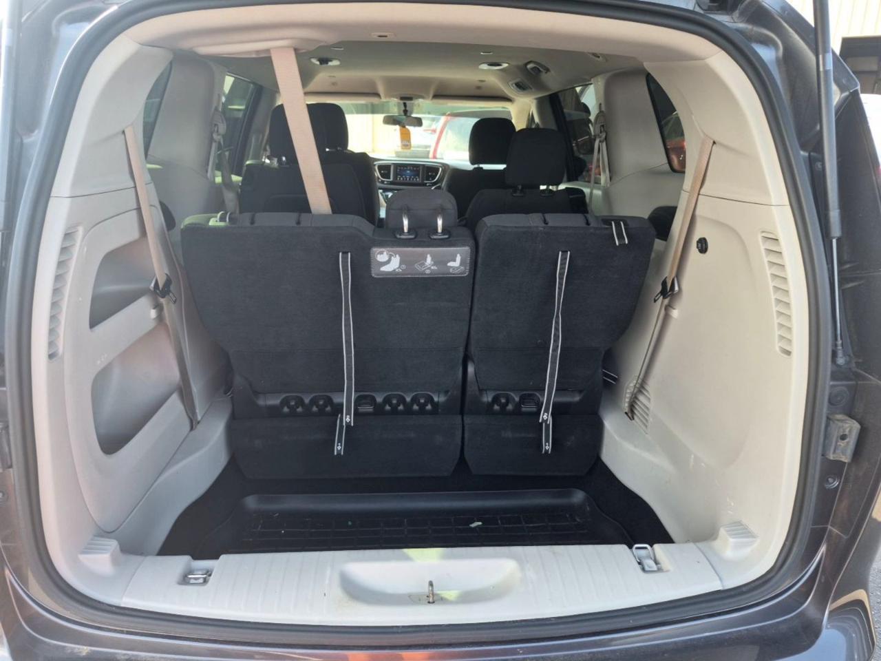 Chrysler Pacifica LX 2019