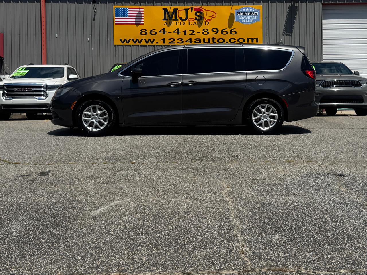Chrysler Pacifica LX 2019