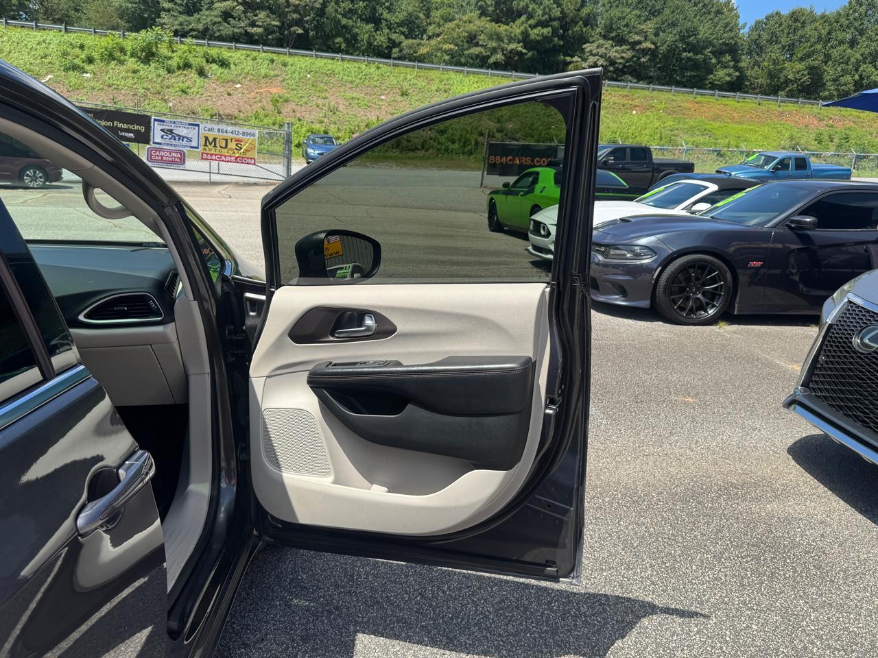 Chrysler Pacifica LX 2019
