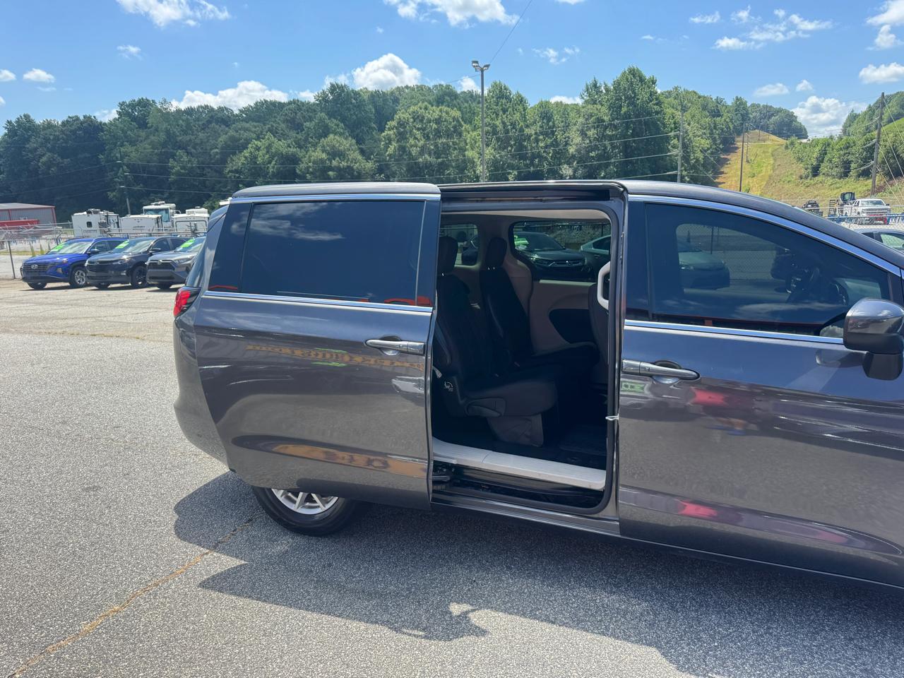 Chrysler Pacifica LX 2019
