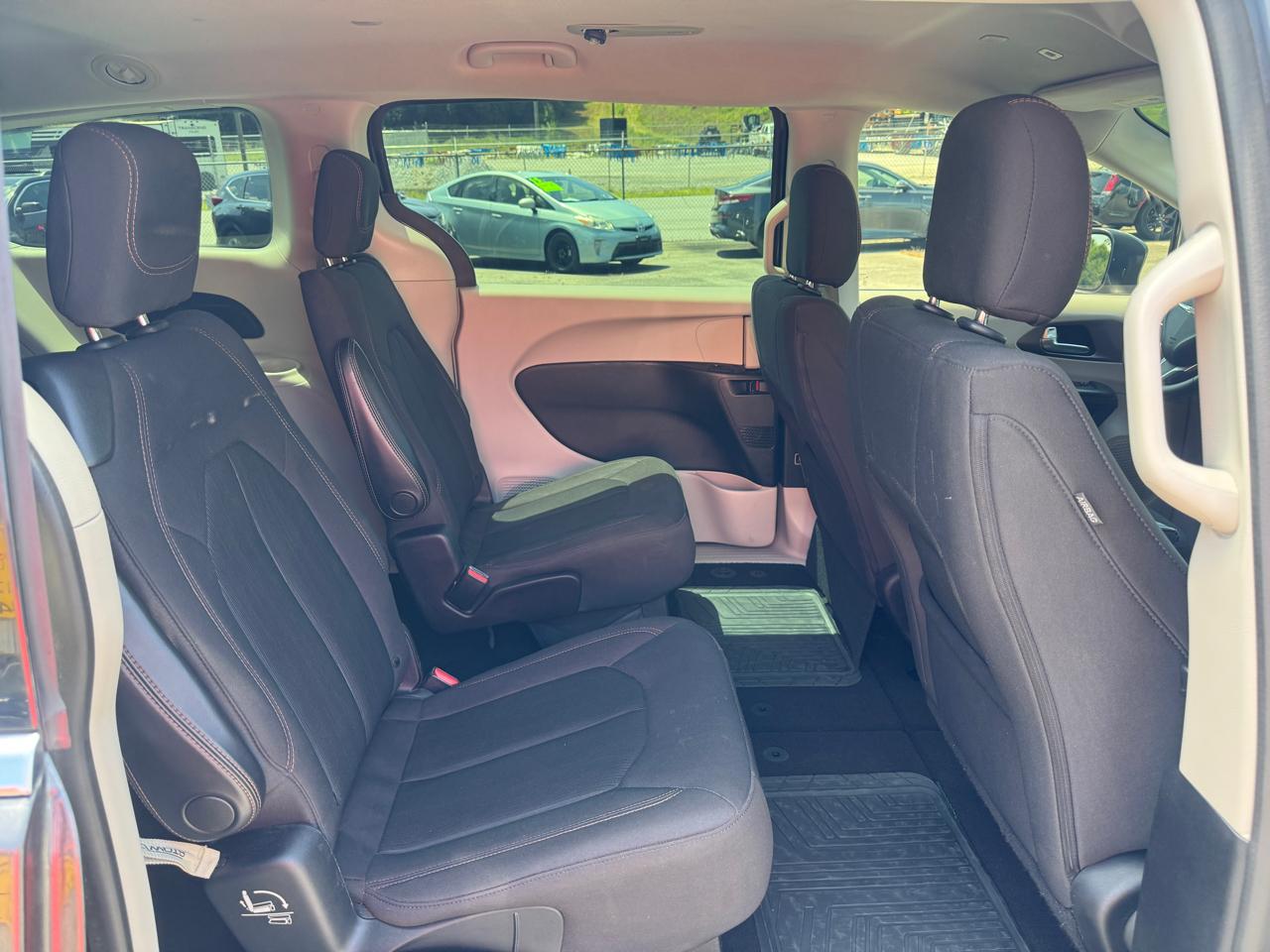 Chrysler Pacifica LX 2019