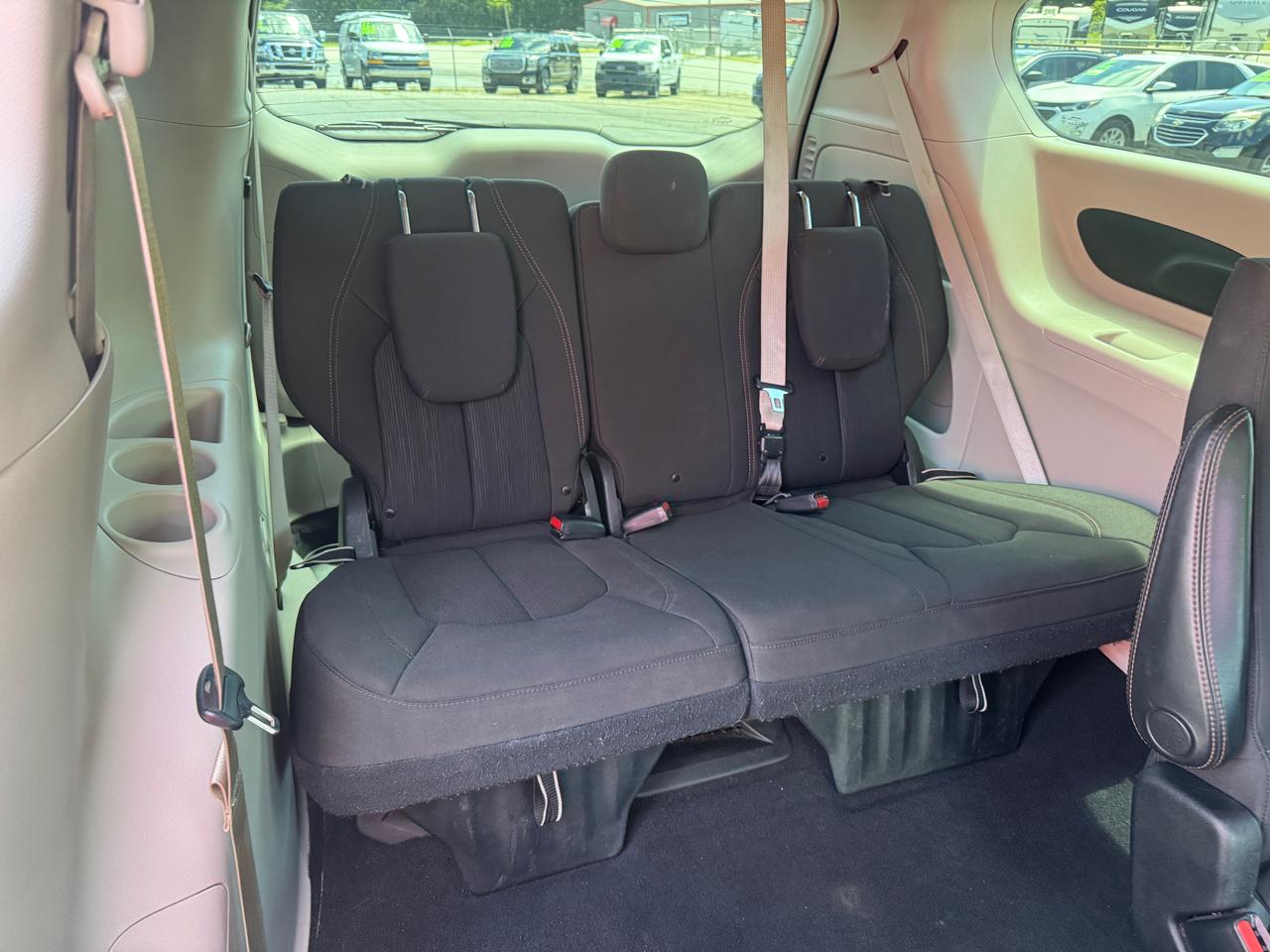 Chrysler Pacifica LX 2019