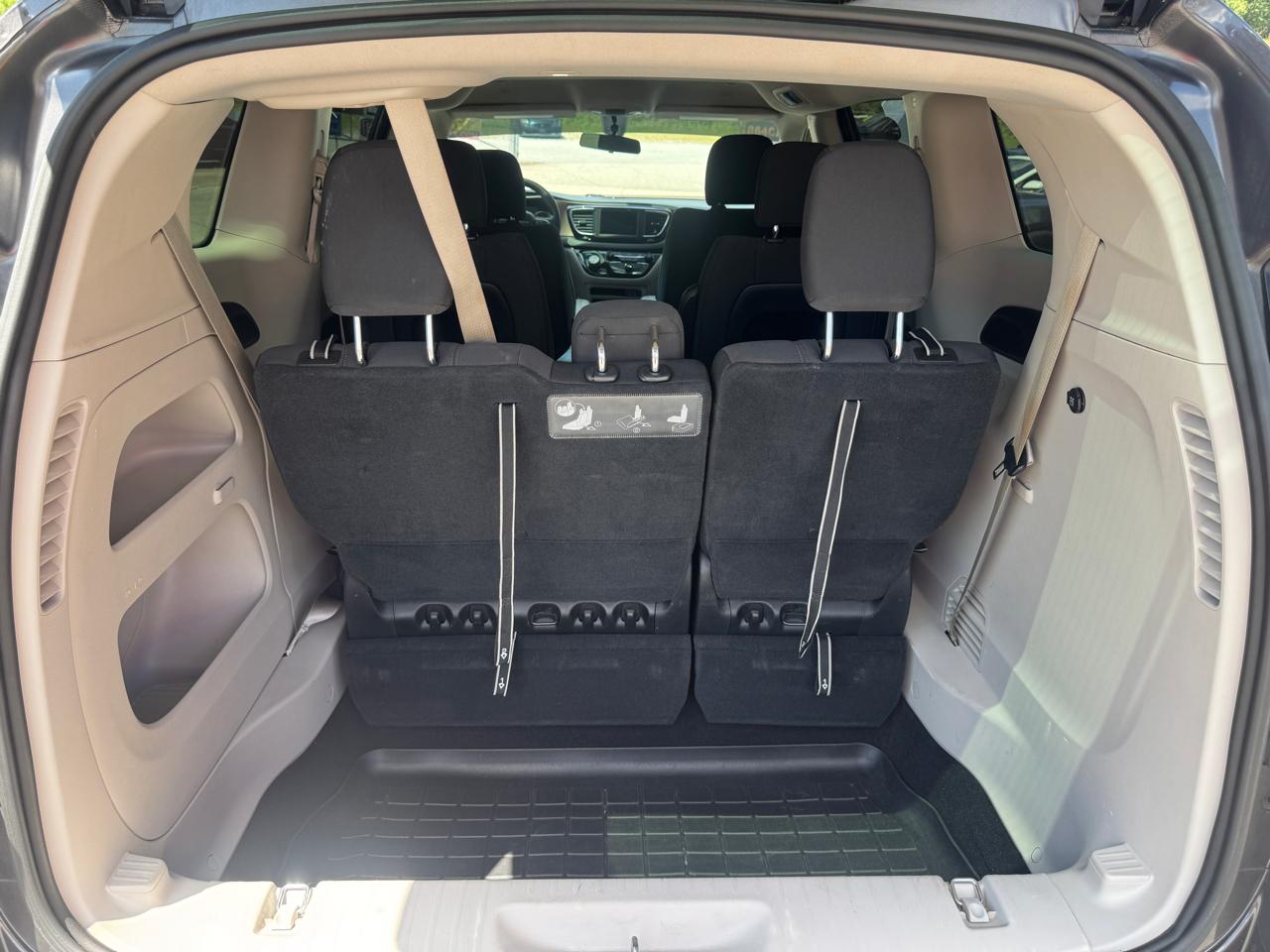 Chrysler Pacifica LX 2019