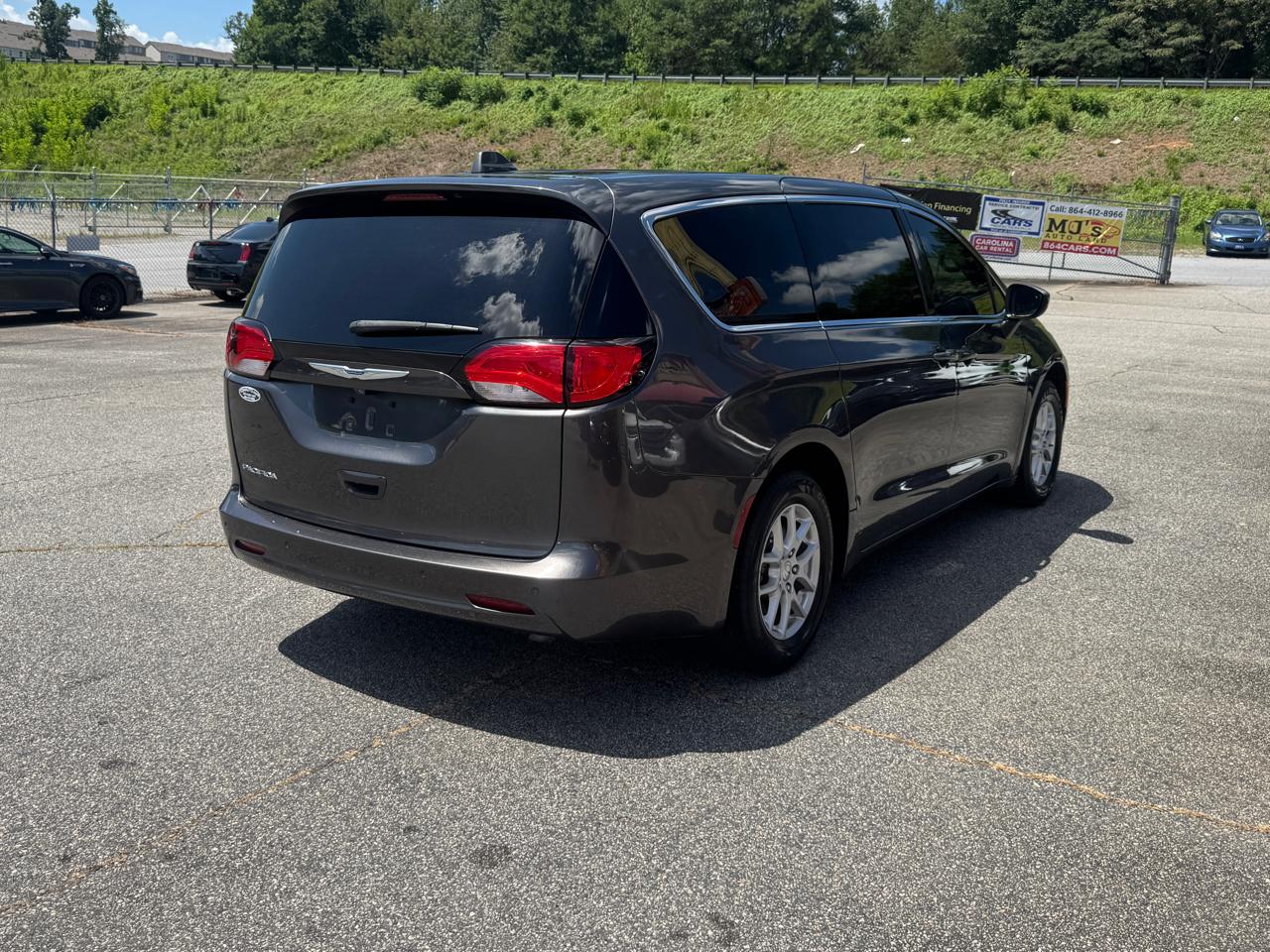 Chrysler Pacifica LX 2019