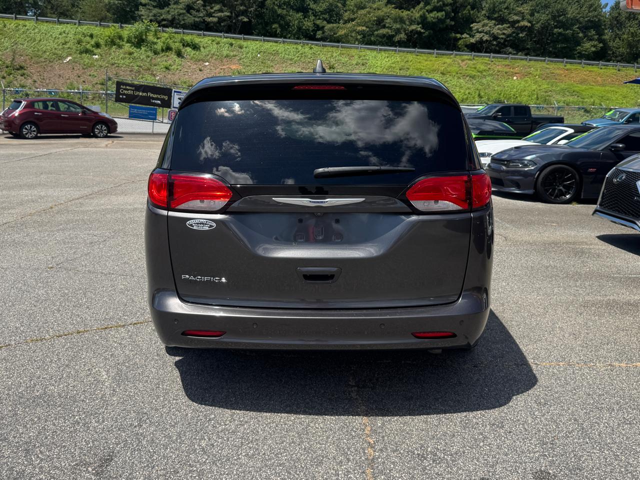 Chrysler Pacifica LX 2019