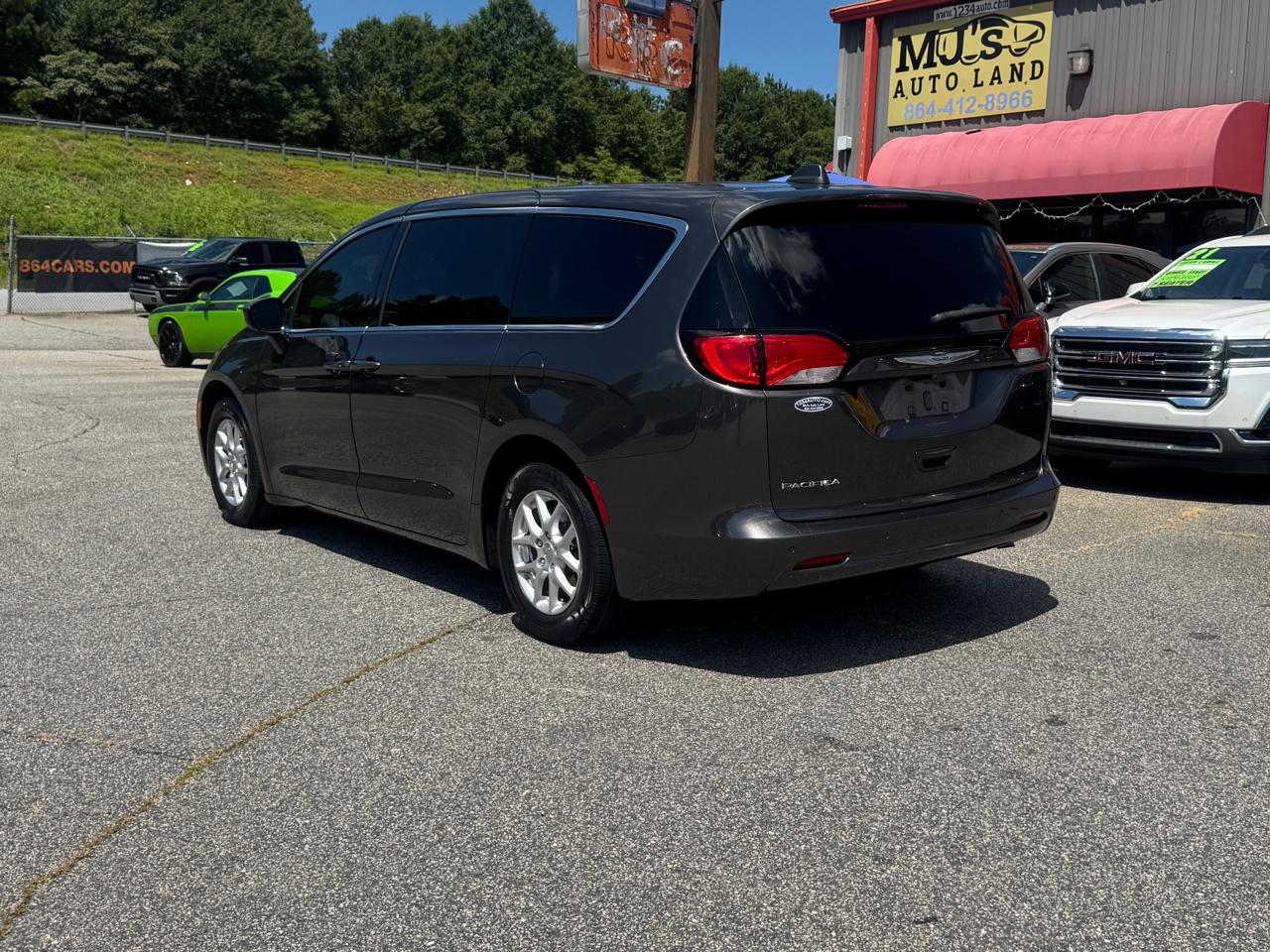 Chrysler Pacifica LX 2019
