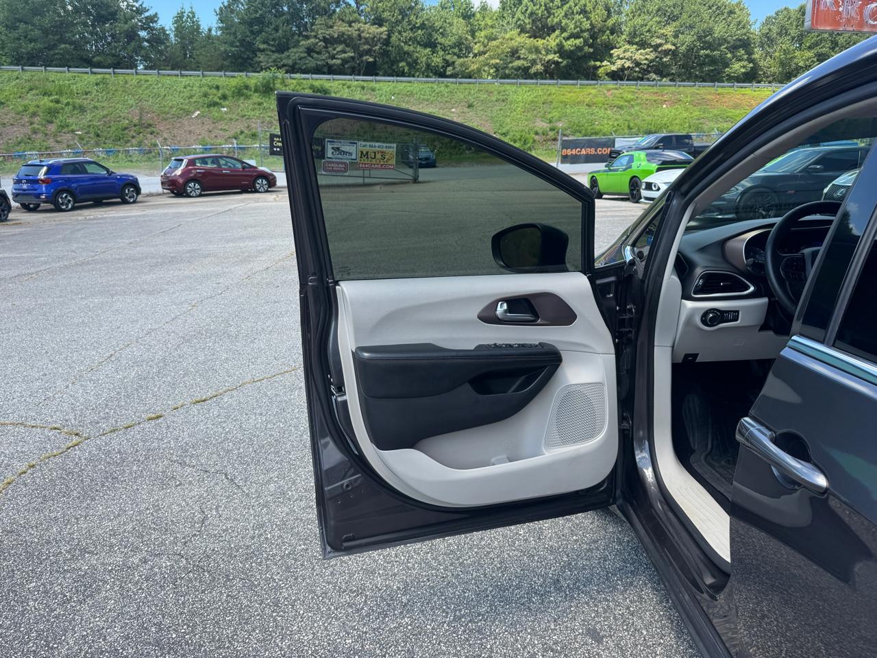 Chrysler Pacifica LX 2019
