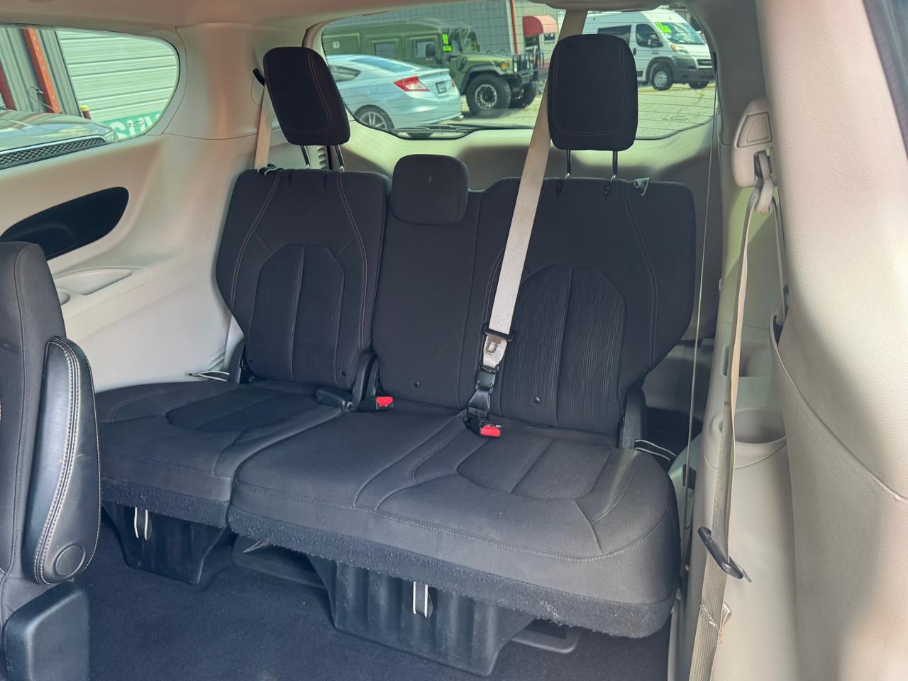 Chrysler Pacifica LX 2019
