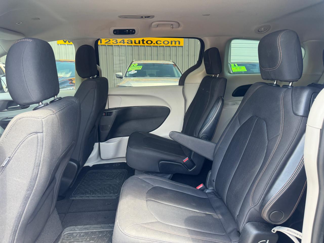 Chrysler Pacifica LX 2019