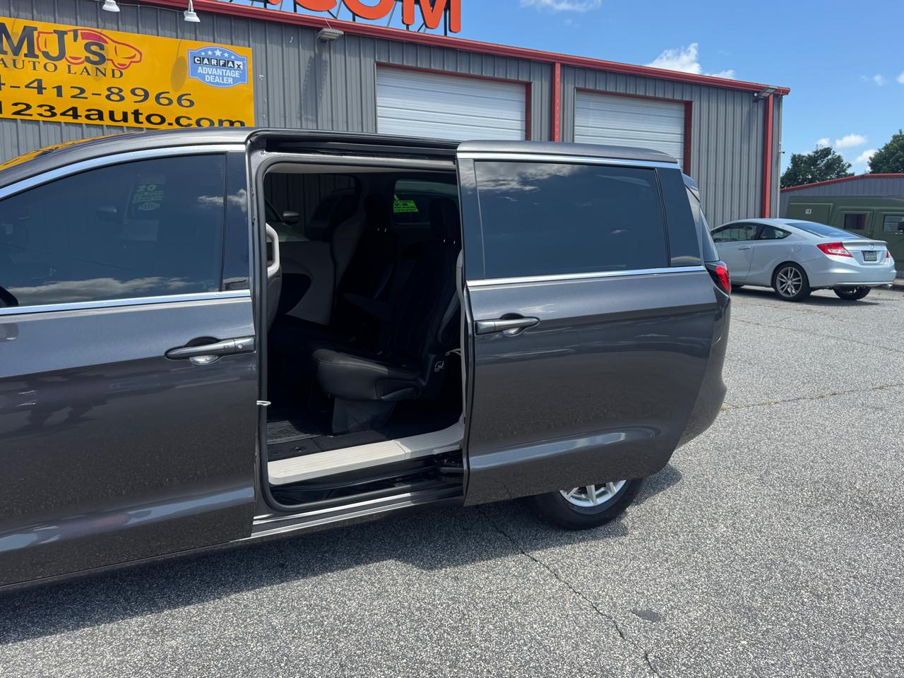 Chrysler Pacifica LX 2019