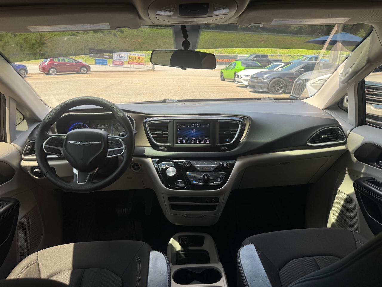 Chrysler Pacifica LX 2019