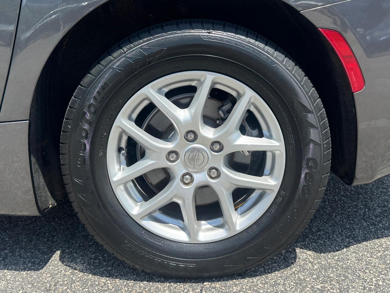 Chrysler Pacifica LX 2019