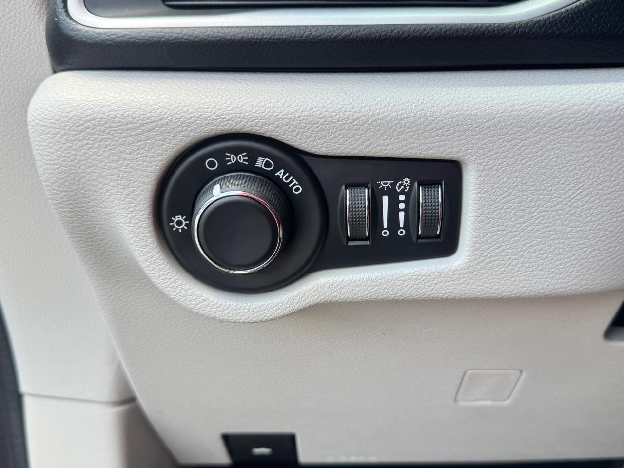 Chrysler Pacifica LX 2019