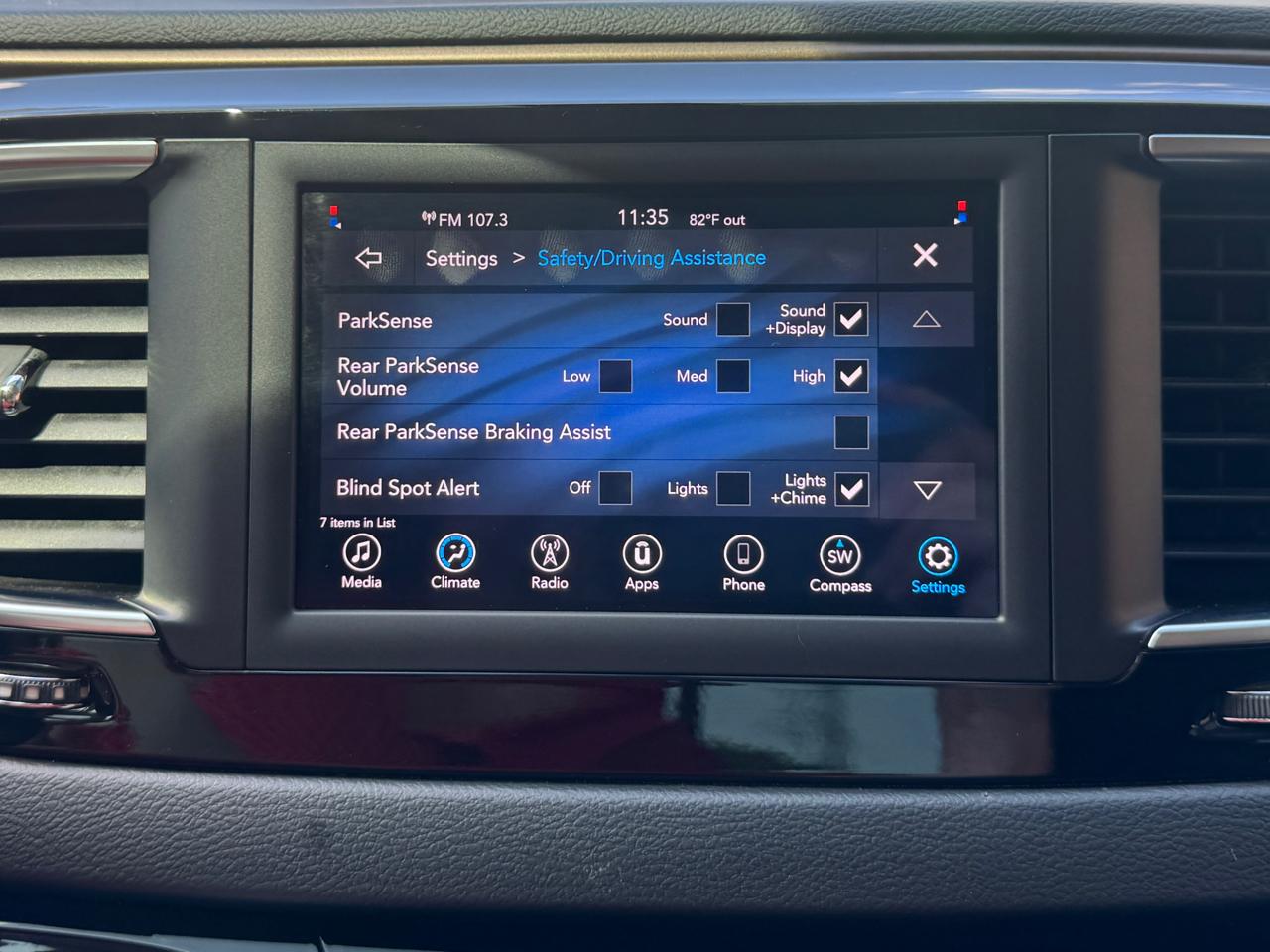 Chrysler Pacifica LX 2019