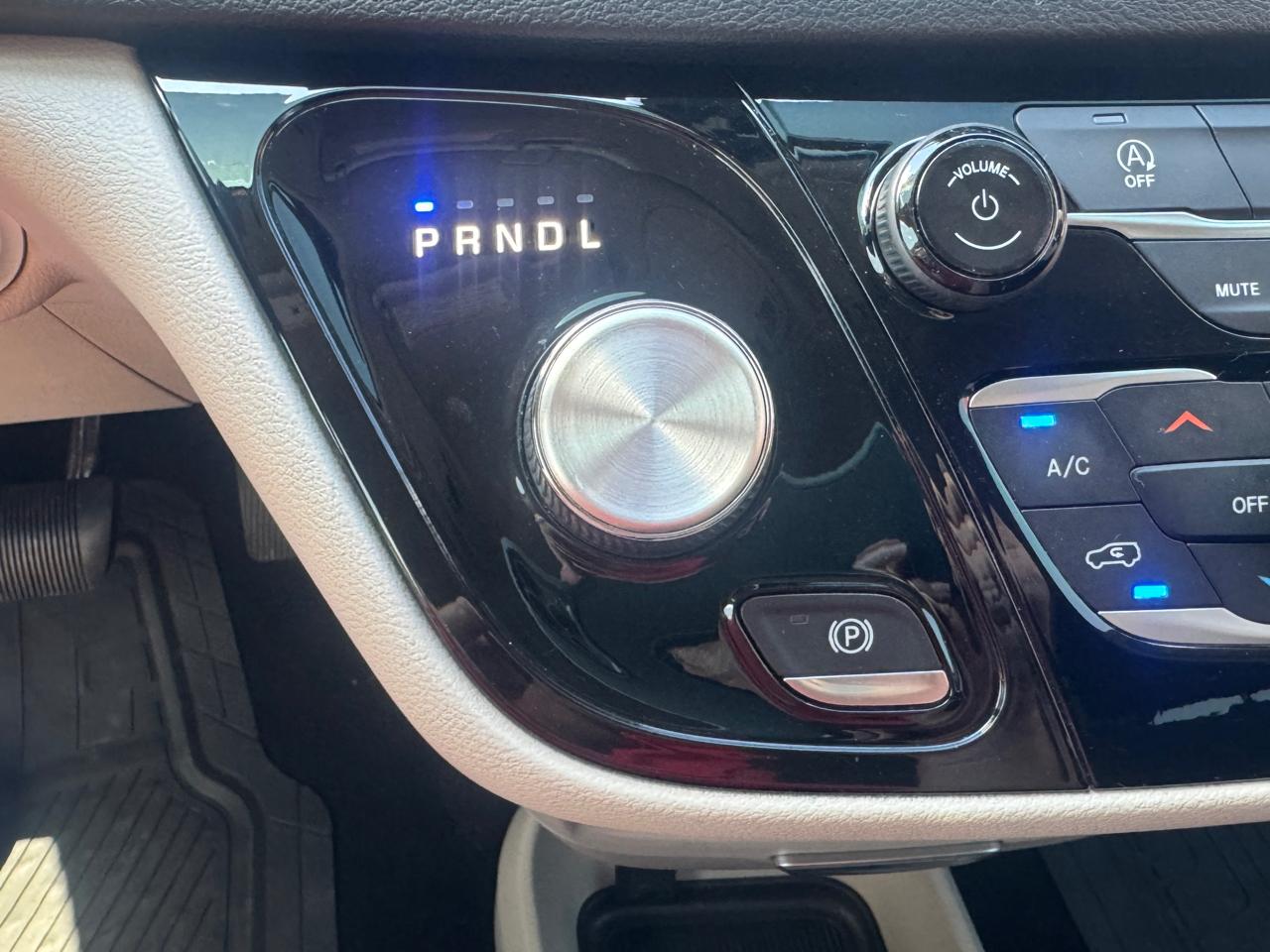 Chrysler Pacifica LX 2019