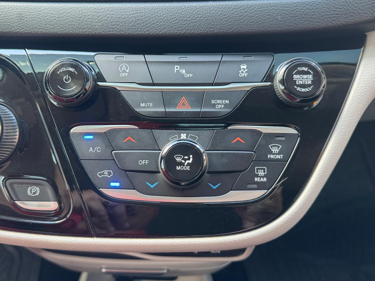 Chrysler Pacifica LX 2019