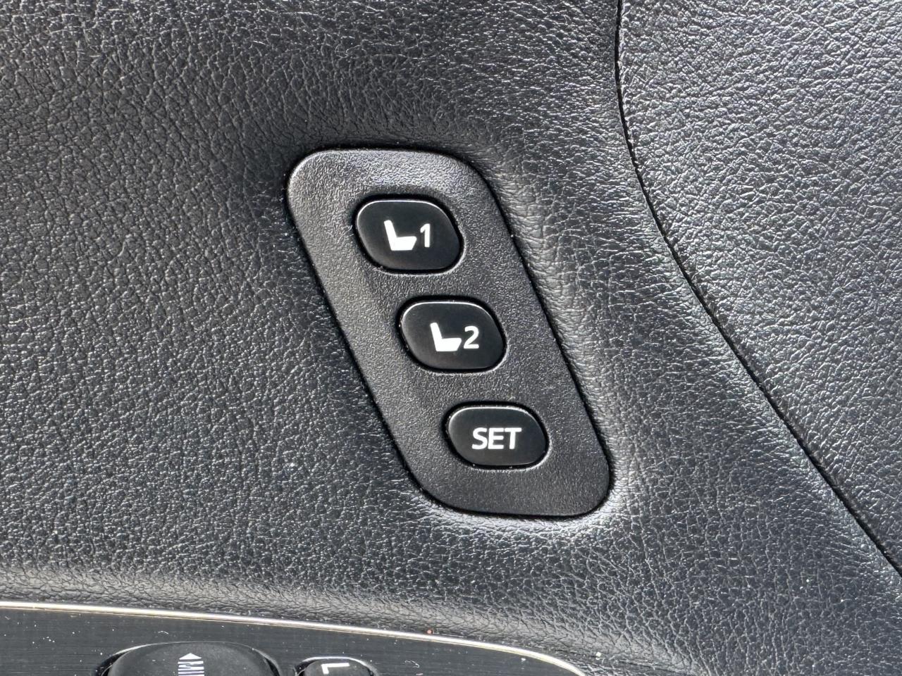 Toyota Avalon Hybrid Limited 2013