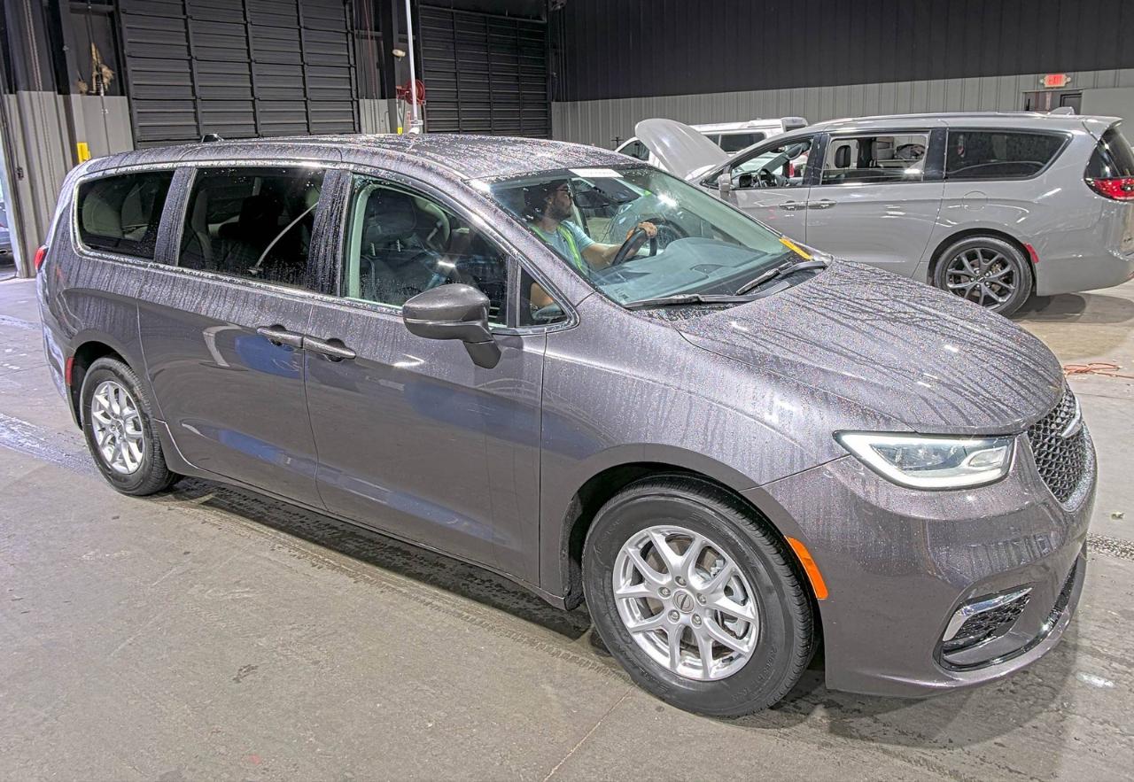 Chrysler Pacifica Touring L 2023