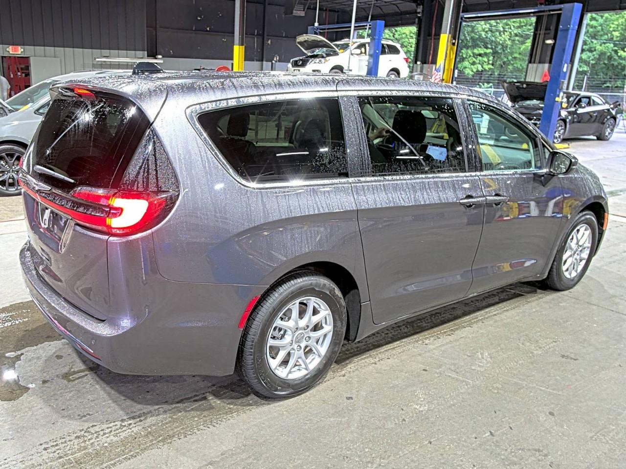 Chrysler Pacifica Touring L 2023