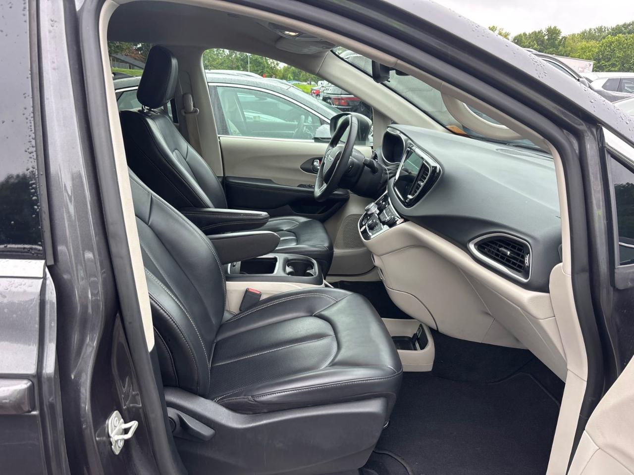 Chrysler Pacifica Touring L 2023
