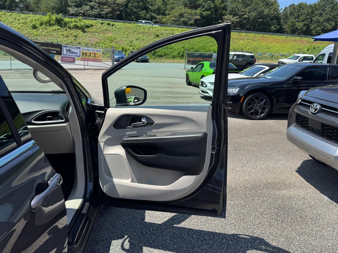 Chrysler Pacifica Touring L 2023