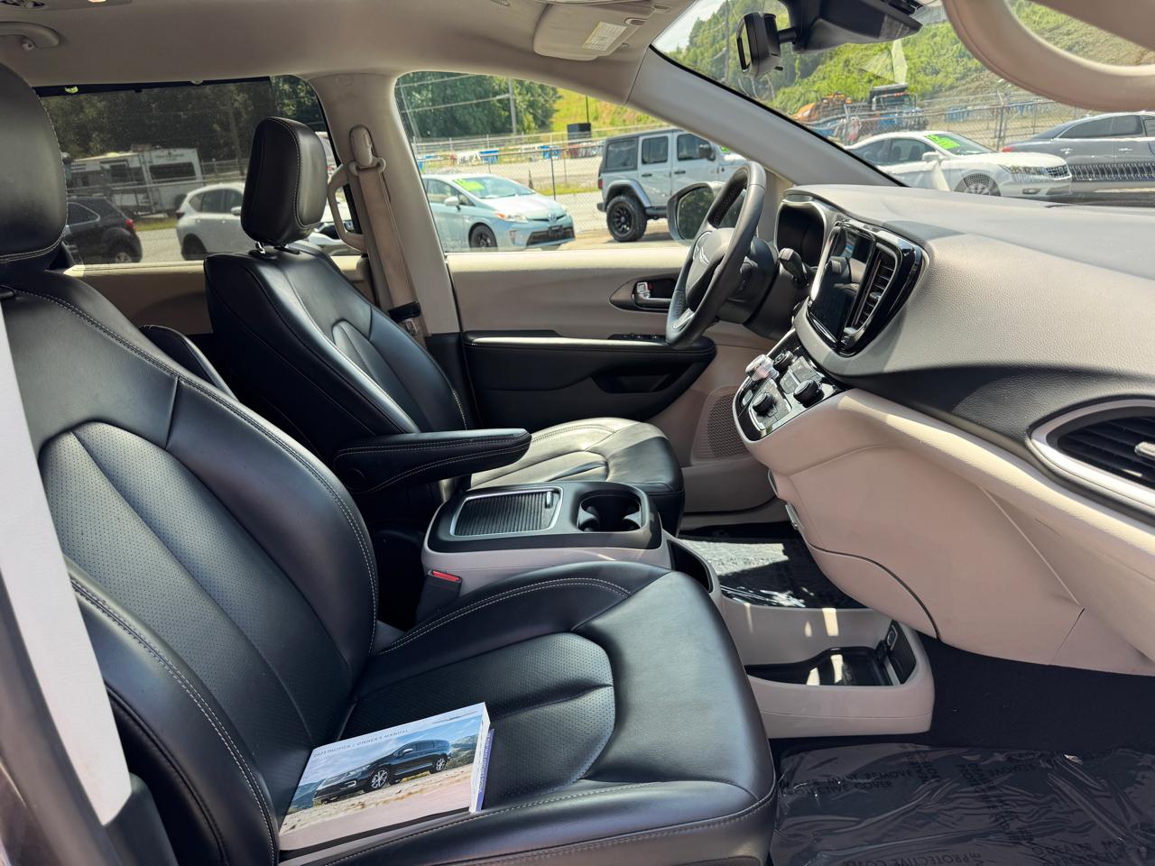 Chrysler Pacifica Touring L 2023
