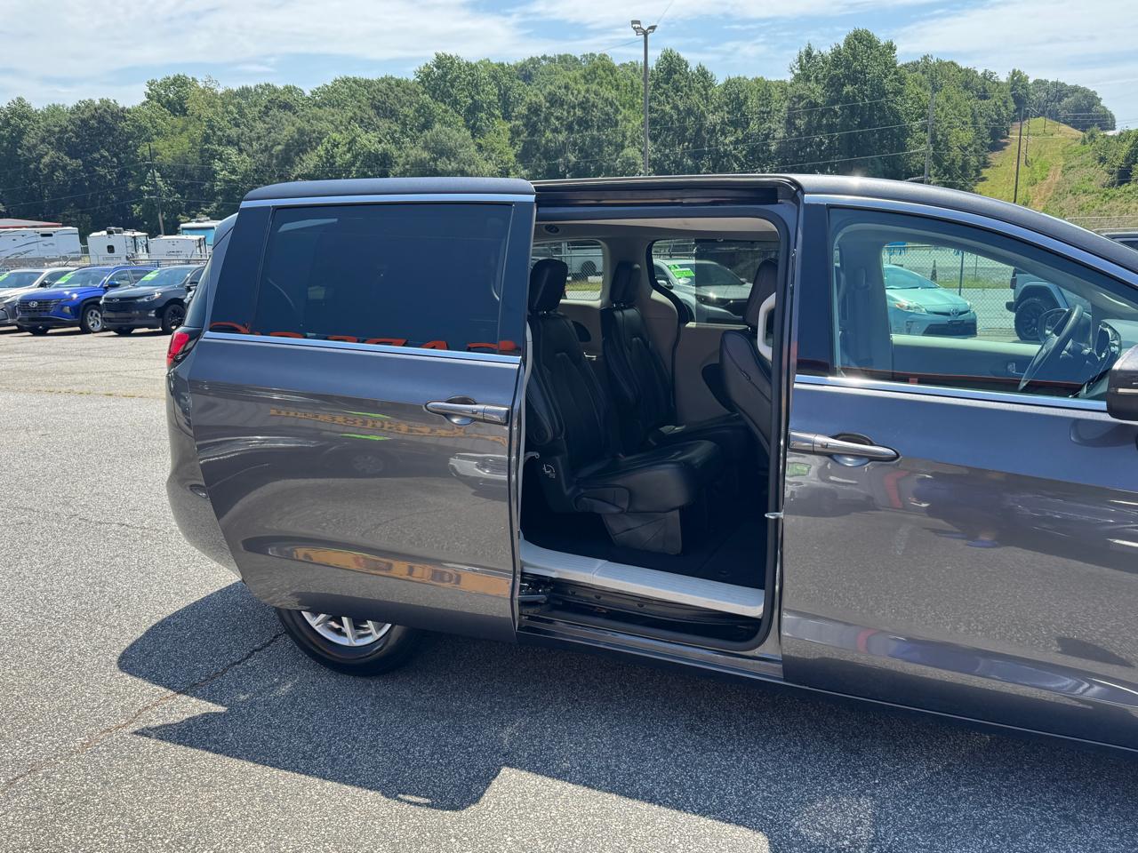 Chrysler Pacifica Touring L 2023