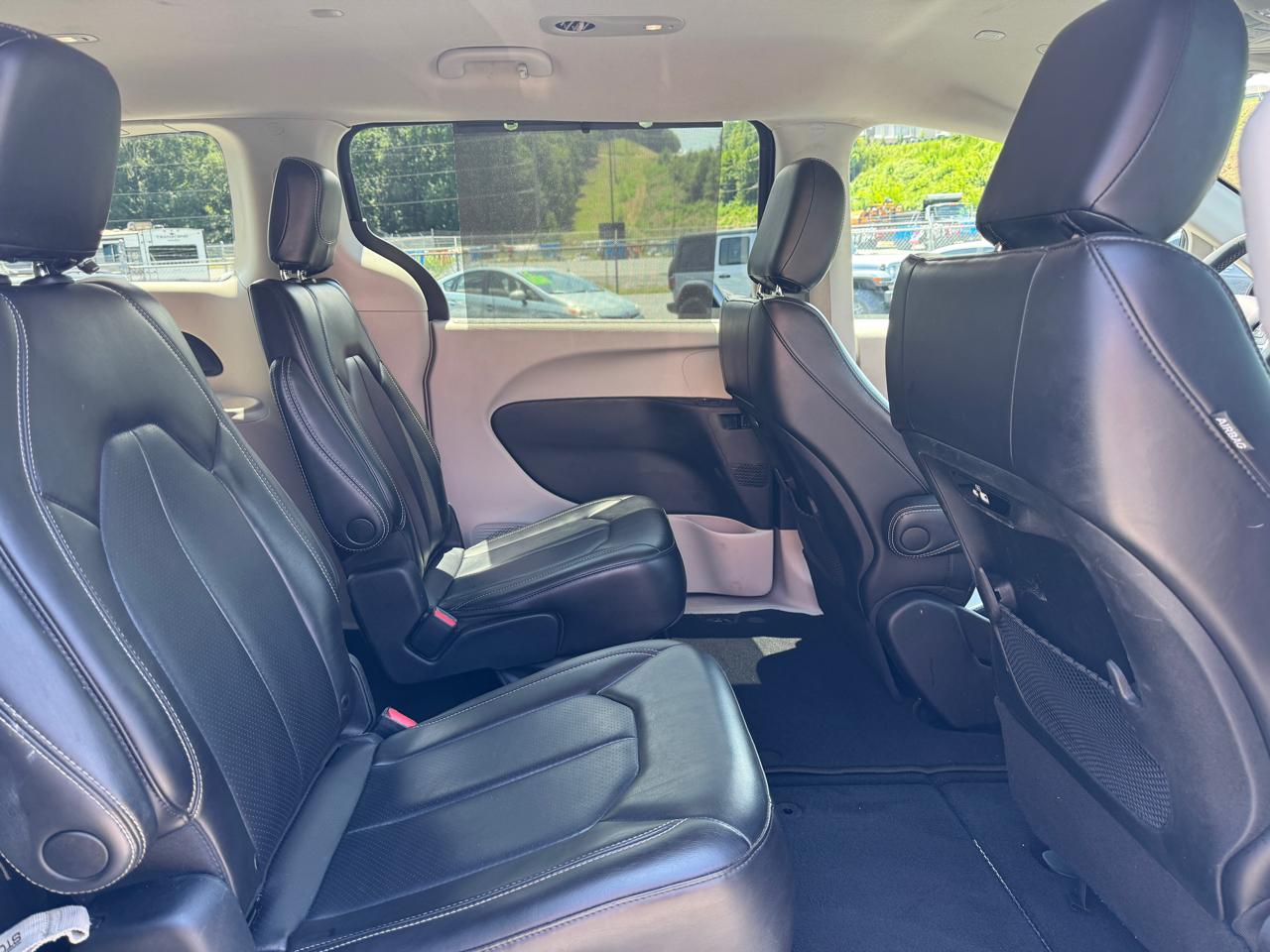 Chrysler Pacifica Touring L 2023