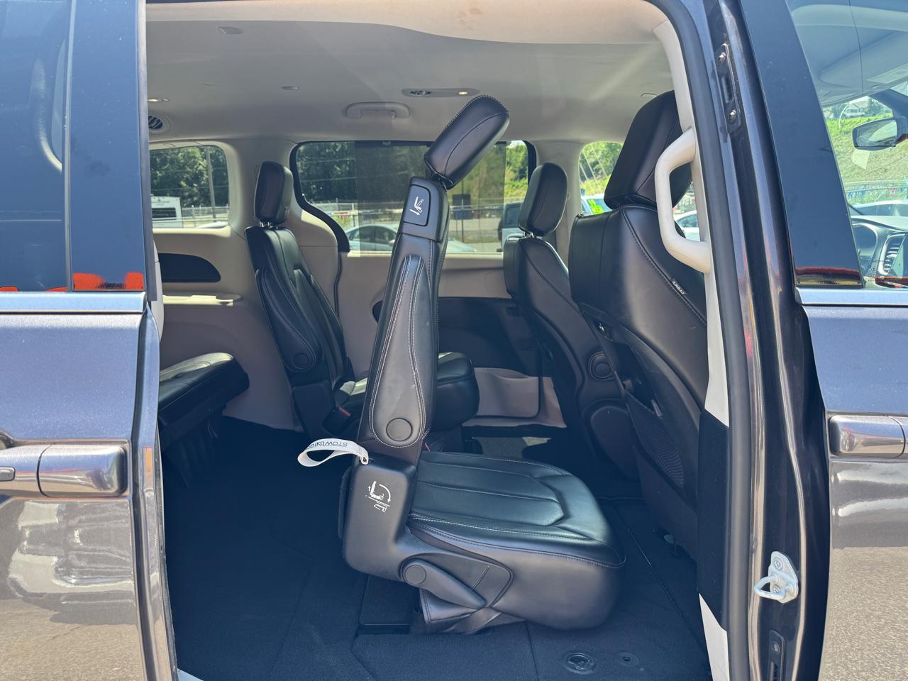 Chrysler Pacifica Touring L 2023