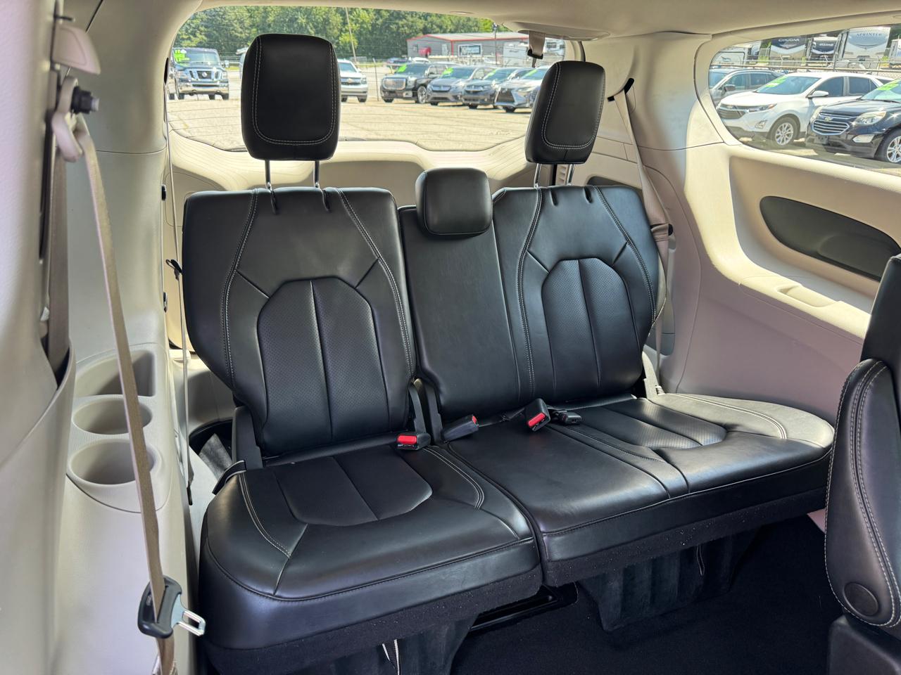 Chrysler Pacifica Touring L 2023