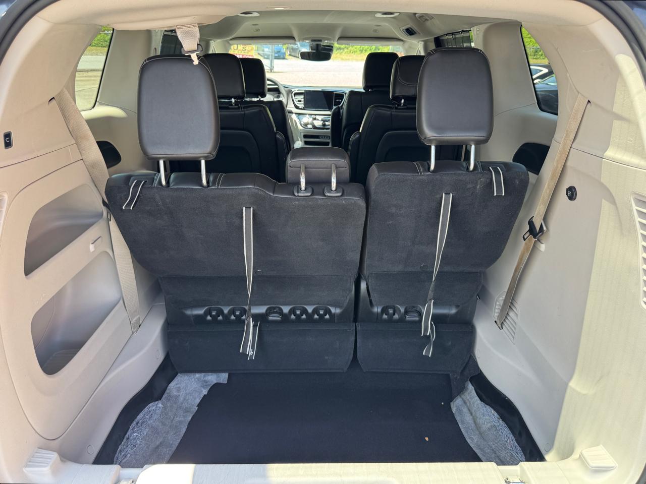 Chrysler Pacifica Touring L 2023