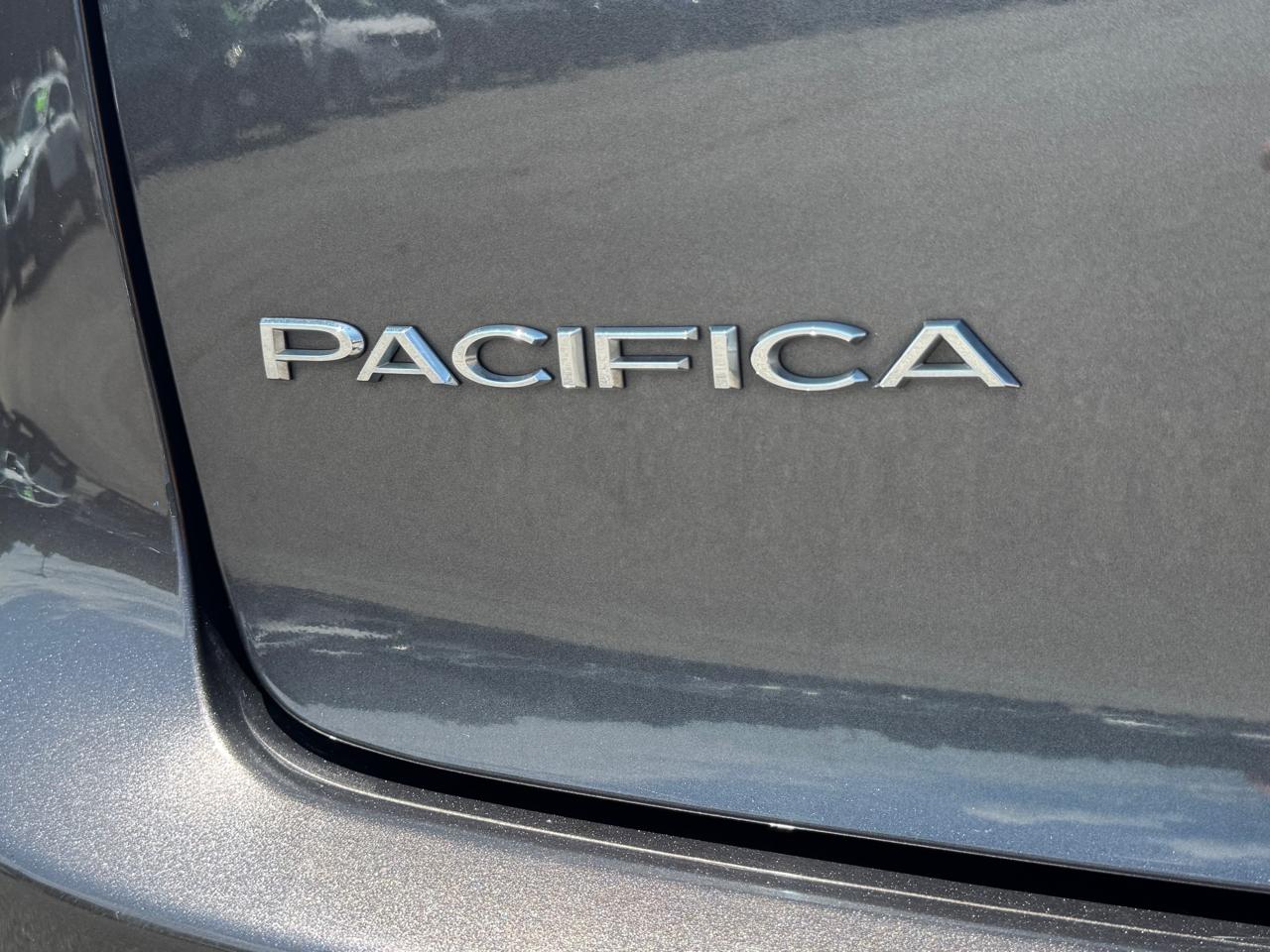 Chrysler Pacifica Touring L 2023