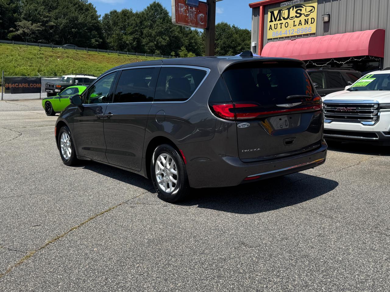 Chrysler Pacifica Touring L 2023