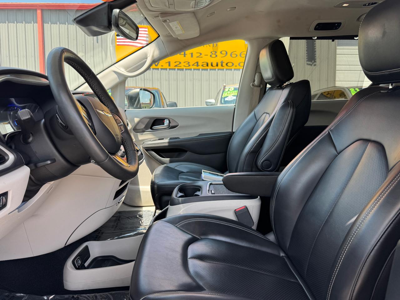 Chrysler Pacifica Touring L 2023