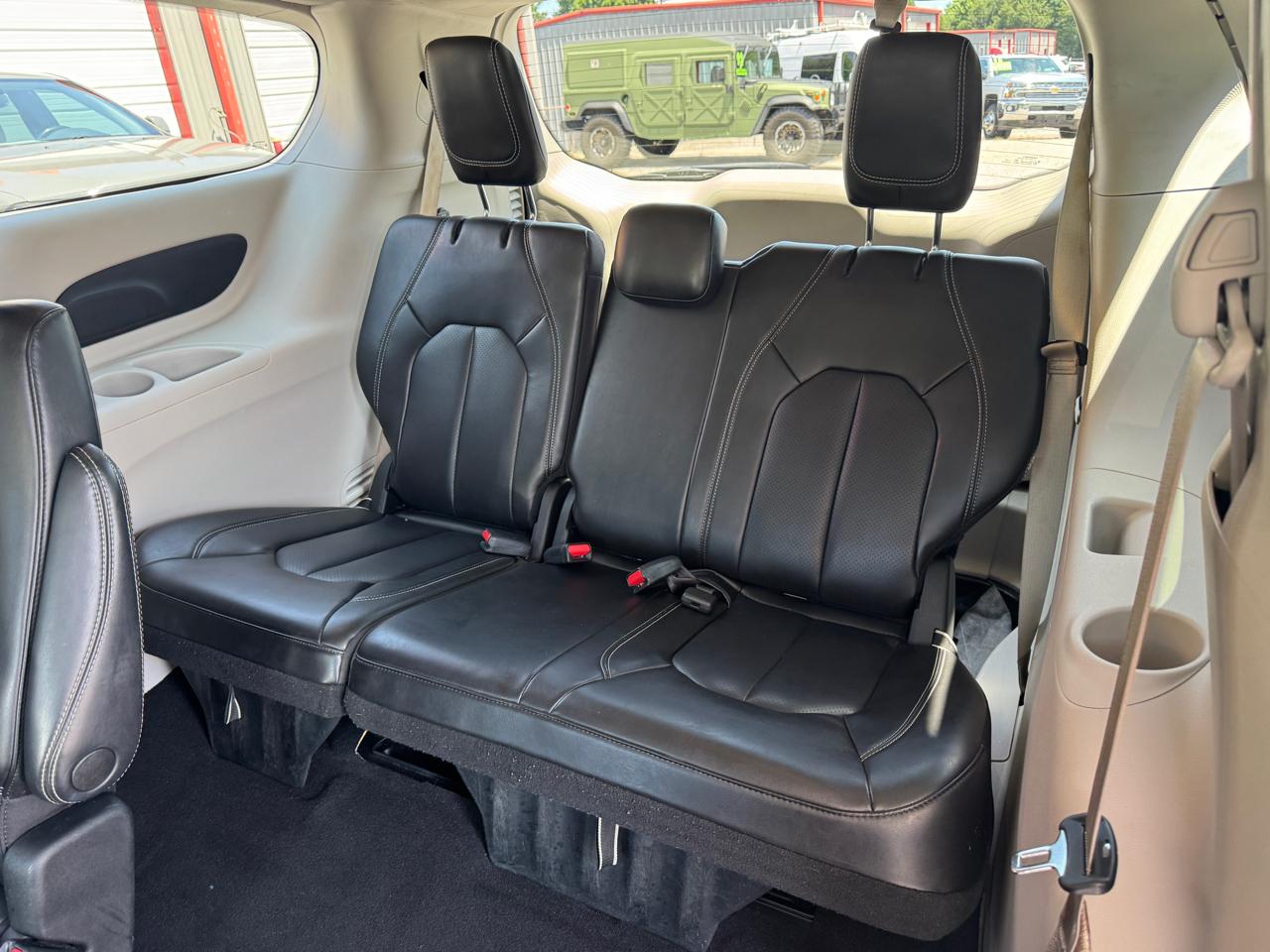 Chrysler Pacifica Touring L 2023
