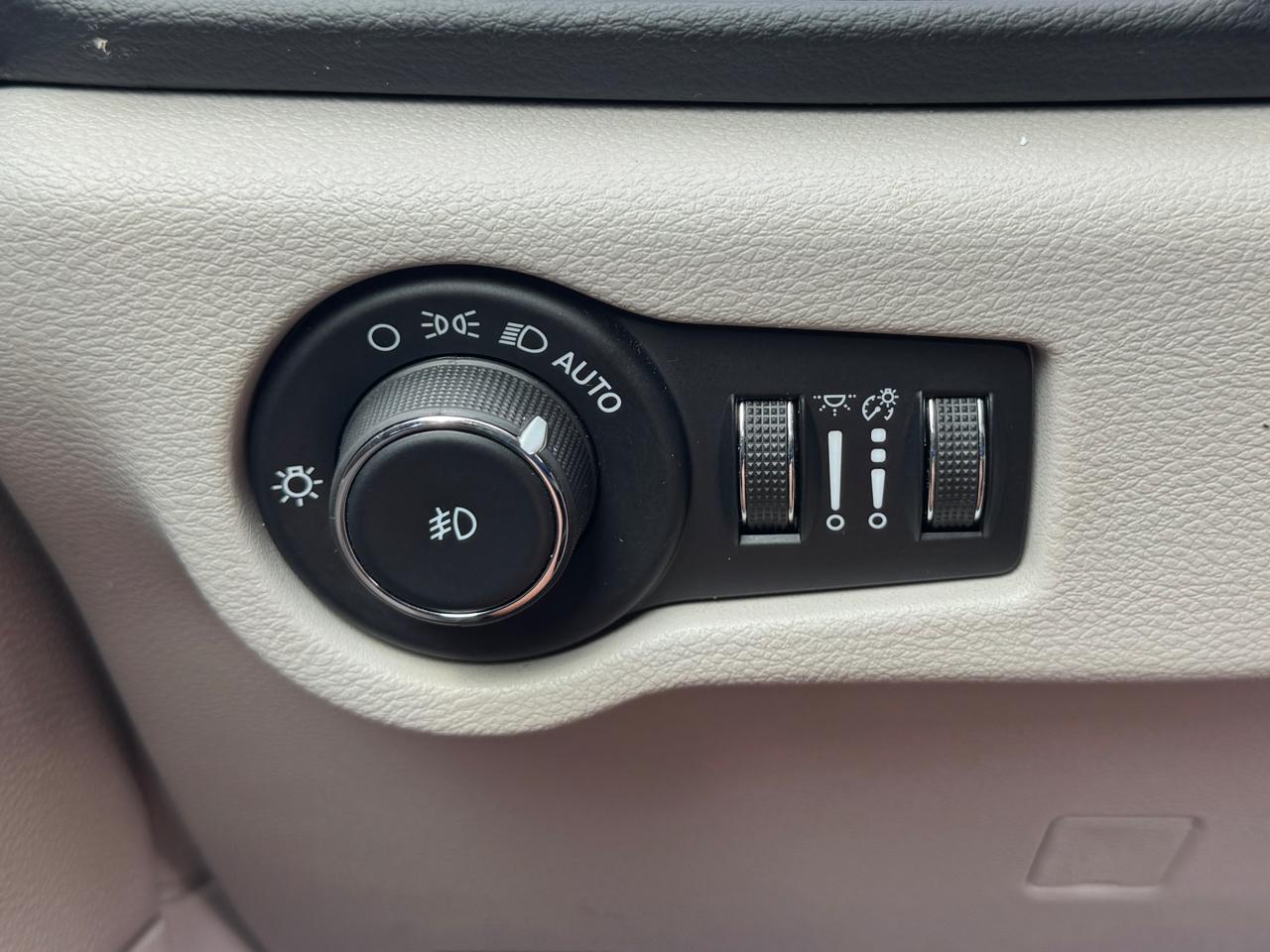 Chrysler Pacifica Touring L 2023