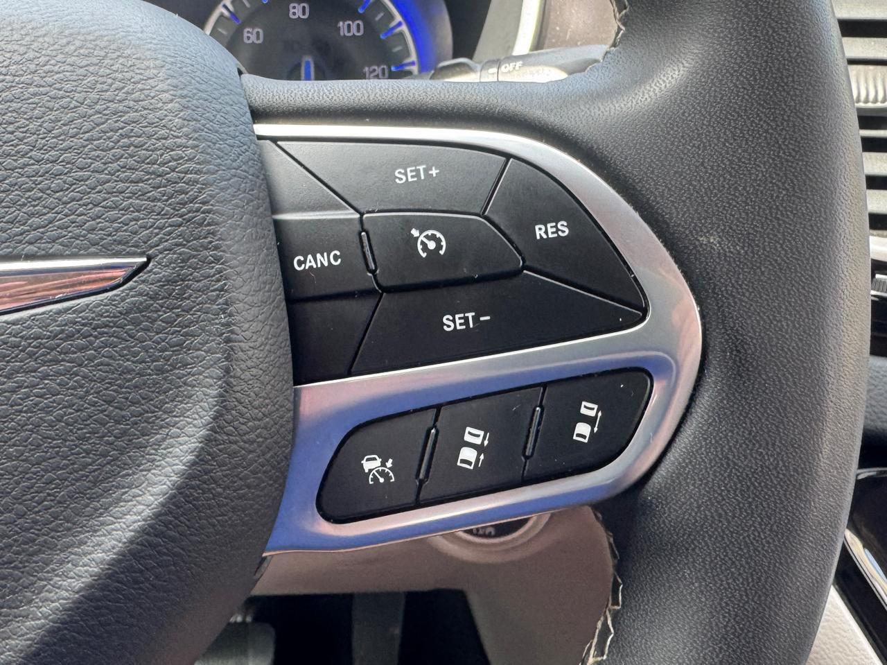 Chrysler Pacifica Touring L 2023