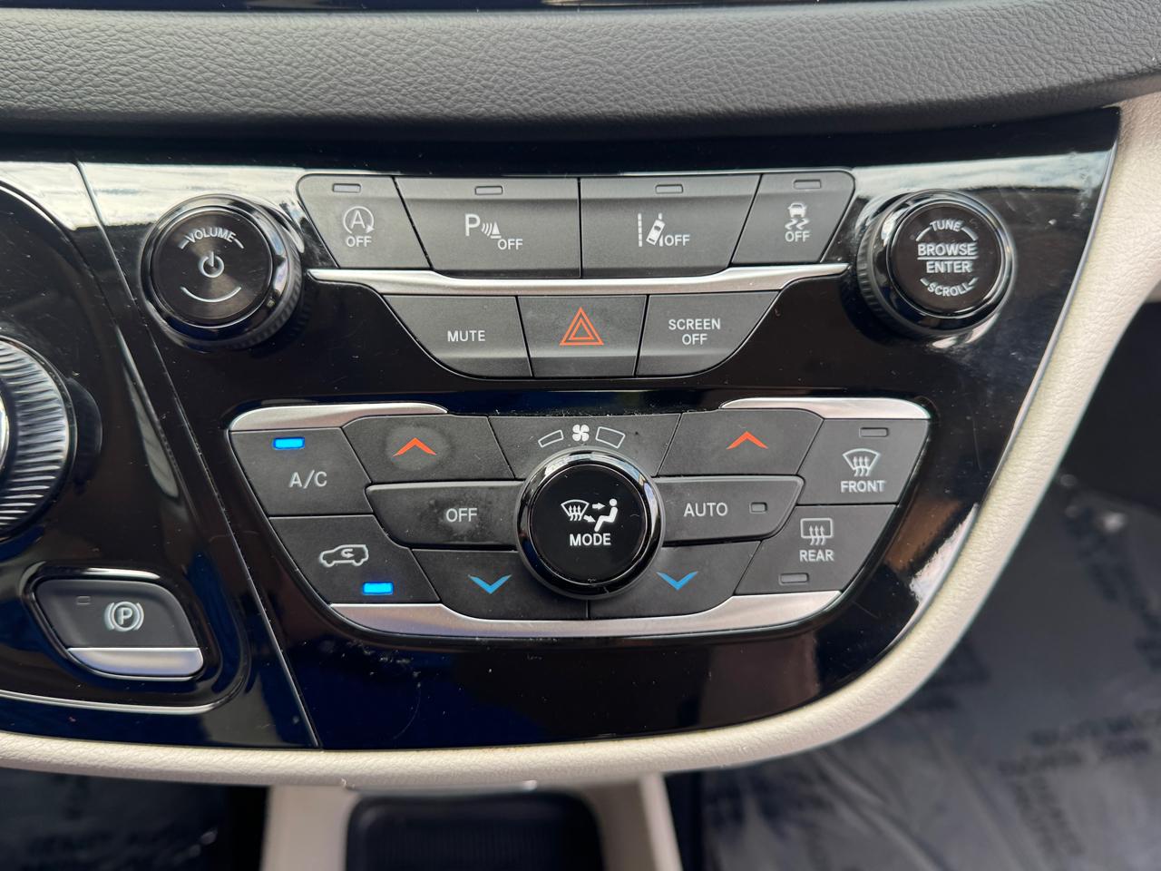Chrysler Pacifica Touring L 2023